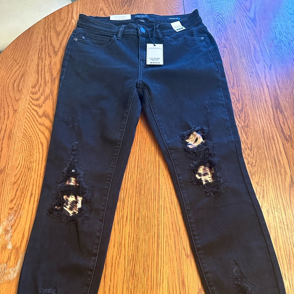 NWT Judy Blue black leopard‎ accent skinny distressed jeans.